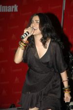 Sona Mohapatra at Delhi Belly DVD launch in Landmark, Mumbai on 29th Sept 2011 (66).JPG